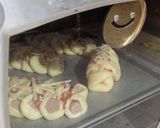 Foto langkah ke 9 dari resep Caterpillar Bread.