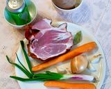 Sörben párolt, sült füstölt csülök répával, medvehagymás batátapürével recept fázis 1 fotója