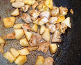 Foto del paso 3 de la receta: Noodles de arroz con cerdo, manzana y almendras