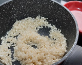 Foto del paso 1 de la receta: Huevo frito con arroz con tomate y verduras
