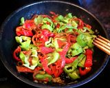 Foto del paso 2 de la receta: Trucha con pimientos salteados y salsa de avellana