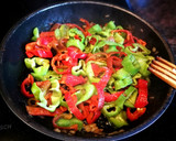 Foto del paso 2 de la receta: Trucha con pimientos salteados y salsa de avellana