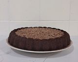 عکس مرحله 13 از دستور کیک اسفنجی کاکائویی با رویه کرمفیل و شکلات