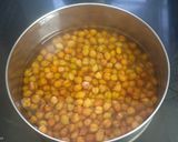 A picture of step 1 of Carrot and Beetroot Stuffed Kala Chana +Kachi Keri Paratha.