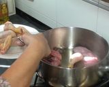 Foto del paso 2 de la receta Pollo y conejo rustidos con setas
