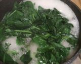 A picture of step 1 of Spinach Curry with mushroom and paneer cottage cheese.