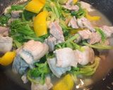 รูปขั้นตอนการทำที่ 3 ของ ใบเซเลอรี่ผัดหมูสามชั้น คีโต