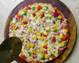 चीज़ कॉर्न पिज़्ज़ा (Cheese corn pizza recipe in Hindi) रेसिपी चरण 4 फोटो