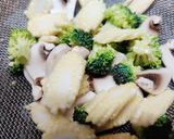 A picture of step 6 of Baked quinoa rissotto with mushroom sauce and assorted veggies.