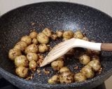 Foto langkah ke 3 dari resep Butter Garlic Baby Potatoes.