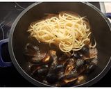 Hình bước làm 4 của món Pasta vẹm xanh