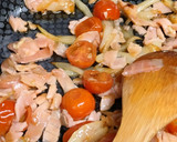 Foto del paso 3 de la receta: Espaguetis con salmón y tápenas