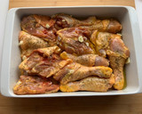Foto del paso 1 de la receta: Pollo en salsa de pasas