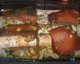 Foto del paso 4 de la receta: Salmón marinado al horno con guarnición de puerros