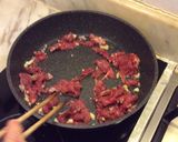 Hình bước làm 2 của món Ngọn su su xào thịt bò