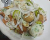 A picture of step 3 of Samosa phulki chaat.