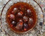 Foto del paso 4 de la receta: 🫒 🧄Aceitunas rellenas con morrón fresco, en conserva de hierbas, especias y ajo🧄🫒