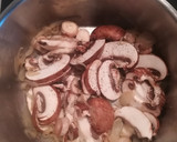 Foto del paso 2 de la receta: Fusilli de espelta con champiñones y salmón