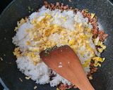 Foto langkah ke 4 dari resep Nasi kepal simple favorit keluarga.