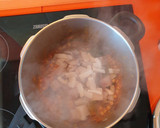 Foto del paso 6 de la receta: Potaje del mar con garbanzos y espinacas