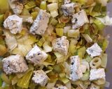 Une image de l'étape 3 de Crumble de poireaux au bleu.