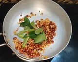 A picture of step 3 of Rava upma.