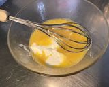 A picture of step 4 of Ham, Cream, and Herb Omelet.