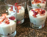 Foto del paso 8 de la receta: Crema de limón con frutillas y kiwi