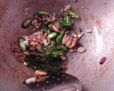 Foto langkah ke 2 dari resep Tumis Oncom Leunca.