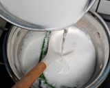 Foto langkah ke 3 dari resep Bubur Sumsum Lembut (Takaran Sendok).