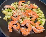 Une image de l'étape 2 de Spaghetti aux gambas.