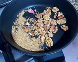 Foto del paso 3 de la receta: Mohammara de pimientos asados con nueces y sésamo