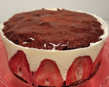 Foto del paso 12 de la receta: Tarta Fraisier con migas de chocolate!!! (mi versión)