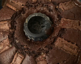 Foto del paso 4 de la receta: Bizcocho de chocolate y Ferrero Rocher