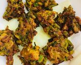 A picture of step 6 of Spring onion pakodi.