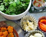 Foto langkah ke 1 dari resep Sayur Bening Katuk Wortel.