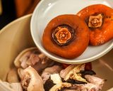 【老菜脯柿餅雞湯】大寒節氣燉湯，柿柿如意小孩愛的食譜步驟2照片