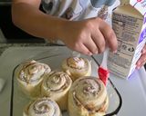 A picture of step 10 of Nuna’s Fluffy Cinnamon Rolls with Homemade Cream Cheese Frosting.