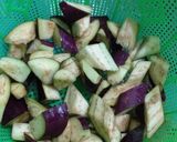 Foto langkah ke 1 dari resep Terong sambalado simple.