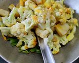 A picture of step 4 of Cauliflower (Govi) Aloo Fry with Onion Flowers.