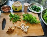 A picture of step 1 of Pudina and spinach chutney.