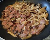 Foto del paso 2 de la receta: Arepa🥯rellena de pollo🫕y salchichón teriyaky con ensalada fresca🥙🧆🌯