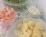 A picture of step 1 of Pea Soup with Shrimp.