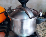 Foto del paso 3 de la receta: Alubias blancas con habitas tiernas orgánicas