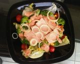 Foto langkah ke 5 dari resep Salmon vegetable salad.
