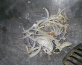 Foto langkah ke 2 dari resep 53. So'un goreng jamur kuping.