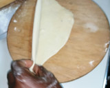 A picture of step 5 of Soft, layered onion chapati.