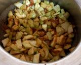A picture of step 2 of Vegetable gravy 🥒🧄🥒.
