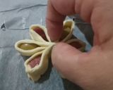 Foto del passaggio 5 della ricetta ANTIPASTI FIORI DI SFOGLIA 🏵️🌼😋