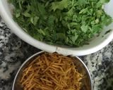 A picture of step 2 of Namkeen ki jhatpat bhel.